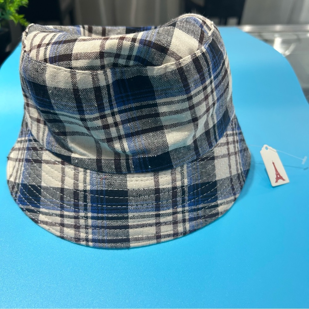 Great Everyday Hat in Small Size. Blue and White Color